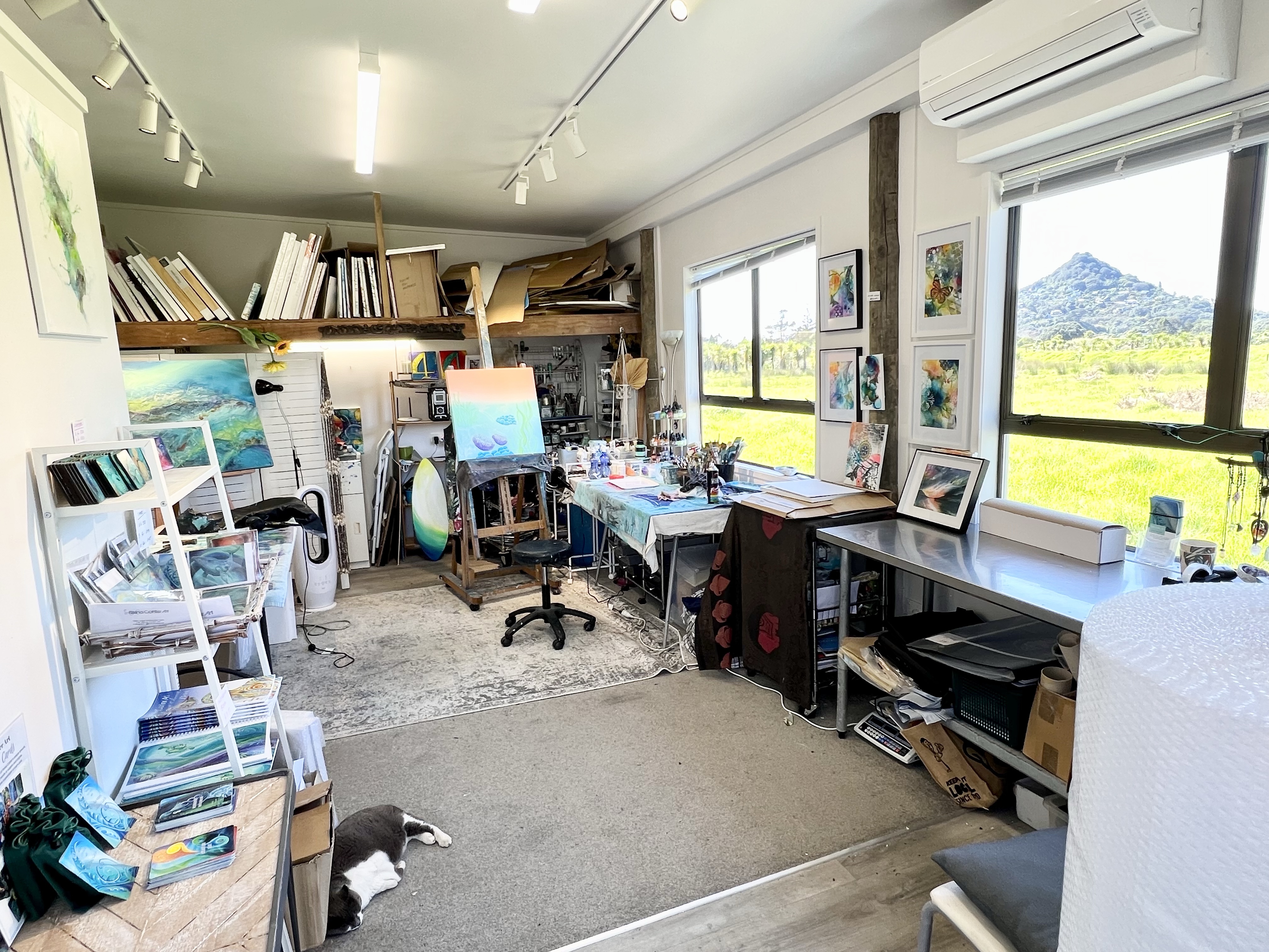 Studio Cottray My Studio – Reina Cottier Art